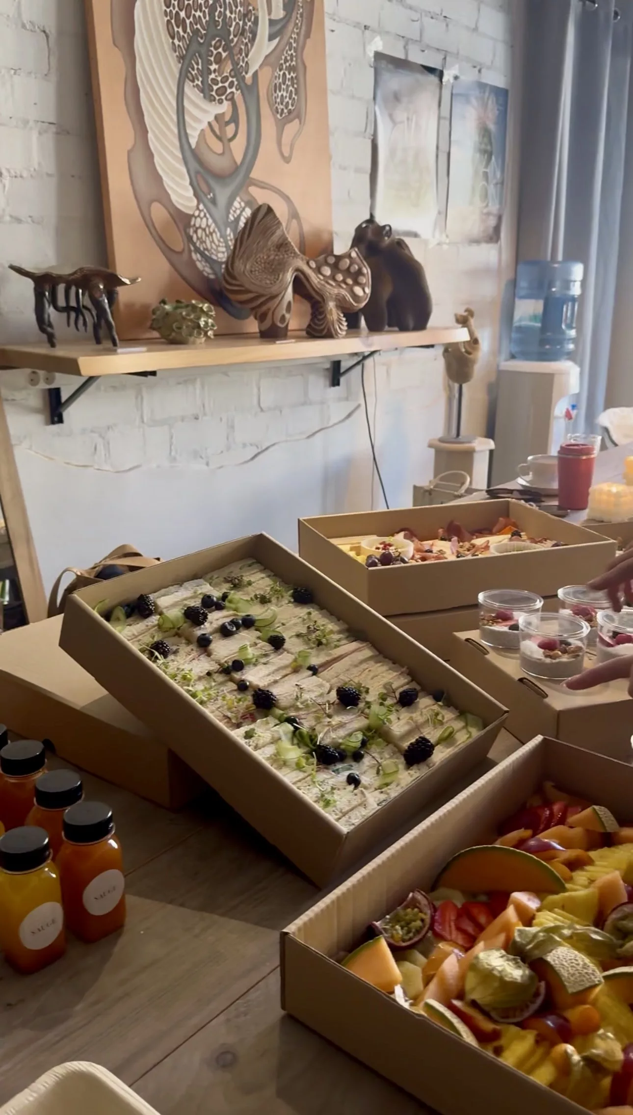 Sauge grazing boxes with sandwiches, fresh fruit and charcuterie for corporate catering in Marbella